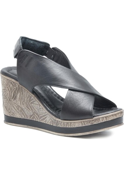 2015713Y Dolgu Topuk Deri Genç Kadın Sandalet