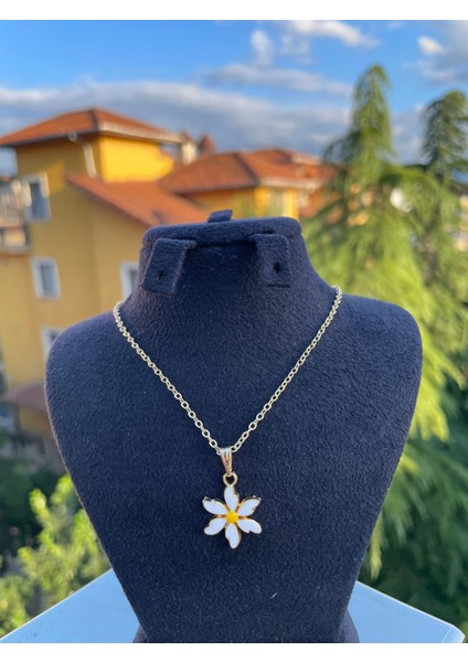 Beyaz Çiçek Kolye
