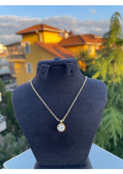 Beyaz Oval Taşlı Kolye
