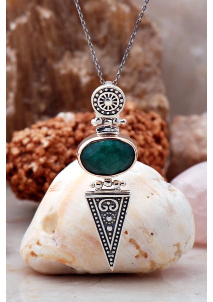 Kök Zümrüt Antik Tasarım Elişi Gümüş Kolye 7050