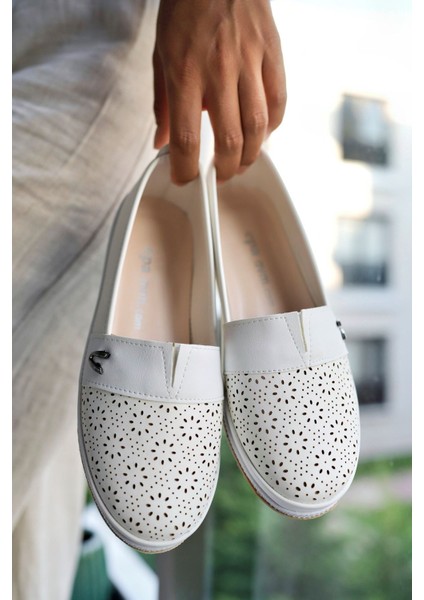 Ortopedik Taban V Tokalı Beyaz Lazerli Kadın Ayakkabı fırsatları