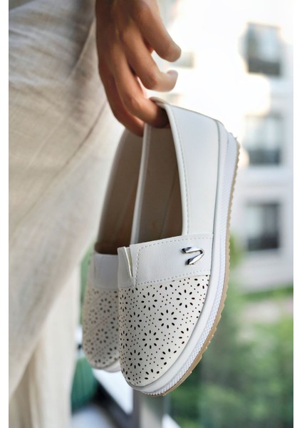 Ortopedik Taban V Tokalı Beyaz Lazerli Kadın Ayakkabı indirimleri