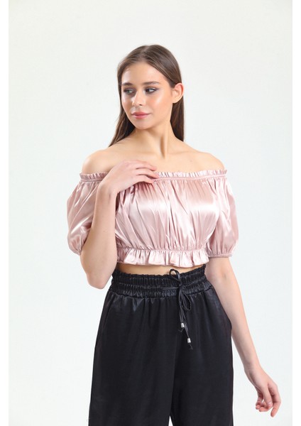 Yaka ve Etek Lastik Büzgülü Kolağzı Lastikli Saten Bluz | BLZ34216