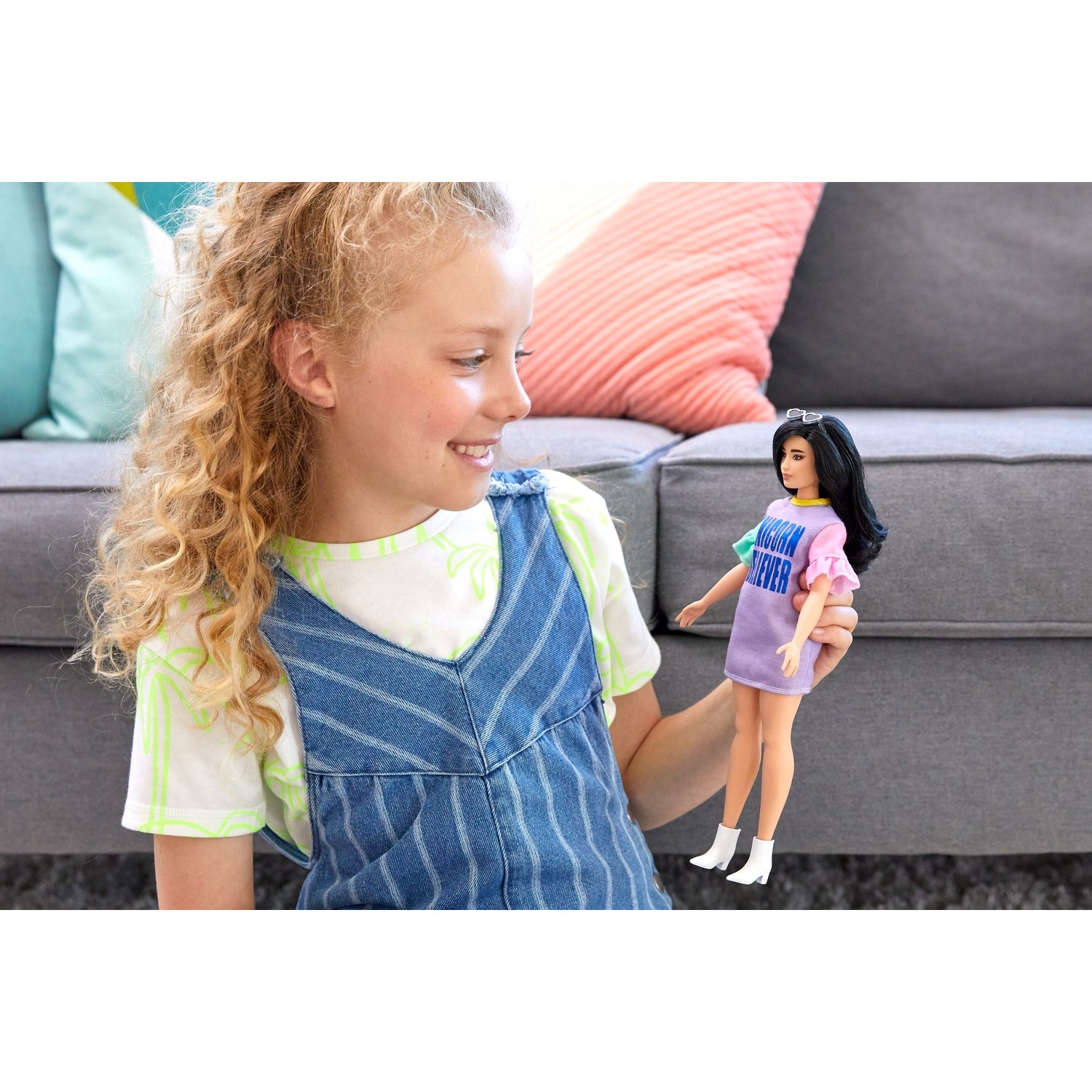 Barbie Fashionistas Bebek ve Aksesuarları Siyah Saçlı , Fiyatı