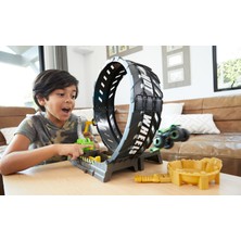 Hot Wheels Monster Trucks Efsane Çember Aksiyonu Oyun Seti, 1 Adet Monster Truck ve 1:64 Ölçekli Araba Dahil GKY00