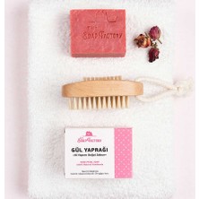 The Soap Factory Klasik Seri El Yapımı Gül Yaprağı Sabunu 110 g x 3 Adet (Toplam 330 g)  - Vegan - Lüks - Bütün Cilt Tiplerine Uygun - Geleneksel Kaynatma Yöntemi - Üstün Cilt Bakımı