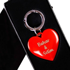 Hediye Rengi Isme Özel Kalp Tasarımlı Metal Kırmızı Anahtarlık