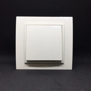 Zena Anahtar Çerçeveli Krem