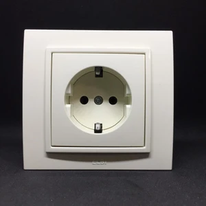 Zena Topraklı Priz  Çerveli Krem