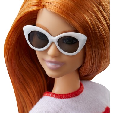 Barbie Fashionistas Bebek ve Aksesuarları Gökkuşağı Tişörtlü Fiyatı