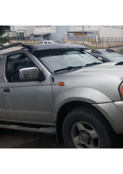Nissan Navara Ön Cam Güneşliği Siperlik Vizör Şapka Terek (Abs) Parlak Siyah 2006-2015