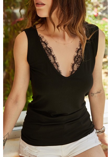 Dantel Detaylı V Yaka Bluz 0YXK2-43370-02