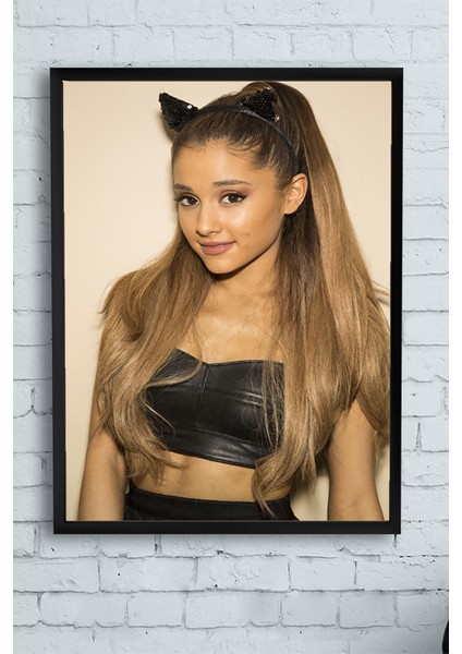 Ariana Grande Çerçeveli Tablo 50 x 70 cm