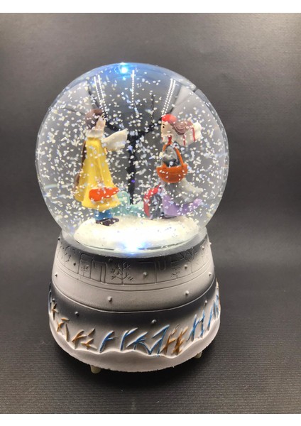 Çiko Toys Kış Masalı Büyük Boy Kar Küresi Kendinden Püskürtmeli Işıklı ve Müzikli fiyatları