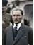 Gazi Mustafa Kemal Atatürk Şık Takım Elbiseli Modern Atatürk Poster Bayrağı 100 x 150 cm 1