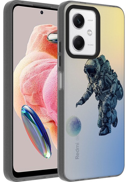 - Xiaomi Redmi Note 12 4G - Kılıf Desenli Dragon Sert Kapak - Astronot - T27954