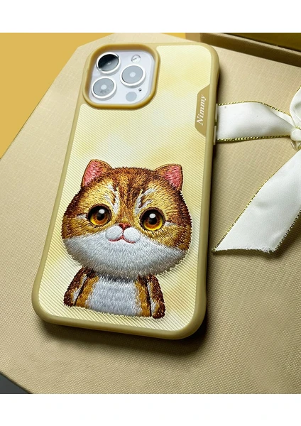 Cat Serisi Nakış Işlemeli Gold Detaylı Kılıf iPhone 14 Pro Max sarı