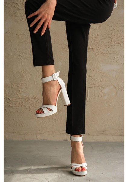 Kadın Loked Yüksek Topuklu Çapraz Bantlı Beyaz Mat - Beyaz fırsatları