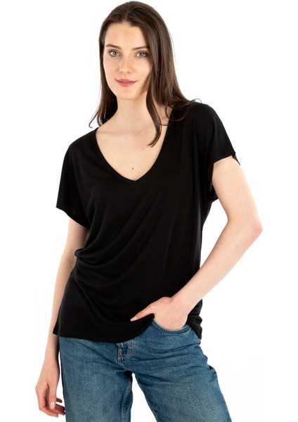 - V Yaka Oversize Lyocell Kadın T-Shirt