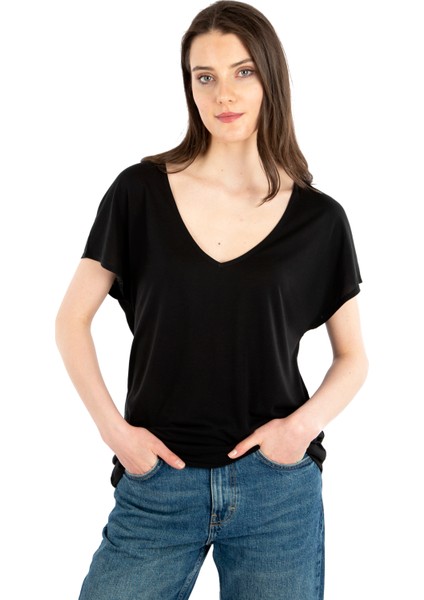 - V Yaka Oversize Lyocell Kadın T-Shirt