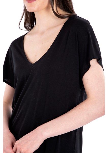 - V Yaka Oversize Lyocell Kadın T-Shirt