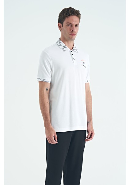 Beyaz Yazı Nakışlı Baskı Detaylı Standart Kalıp Polo Yaka Erkek T-Shirt - 88239 fırsatları
