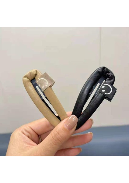 1 Fransız Deri Harfli Basit Saç Tokası (Açık Köri) (Yurt Dışından) fiyatları