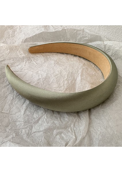 Şık, Yüksek Kafatasının Üst Kısmında Geniş Bir Sünger Saç Bandı (Yurt Dışından)