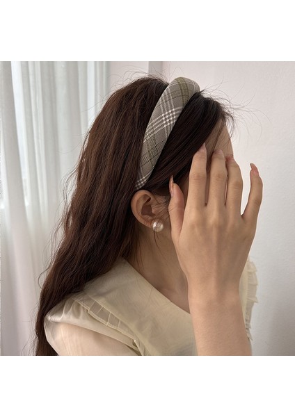 Şık, Yüksek Kafatasının Üst Kısmında Geniş Bir Sünger Saç Bandı (Yurt Dışından) modelleri