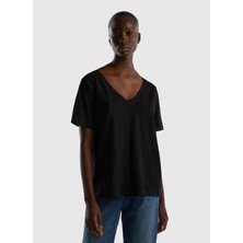 Benetton V Yaka Düz Siyah Kadın T-Shirt 3BVXD400H