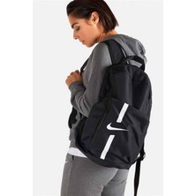 Nike DC2647-
