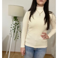 Betimoda Kadın Peluş Uzun Kollu Yarım Balıkçı Yaka Body Yumoş Beyaz 1 Adet