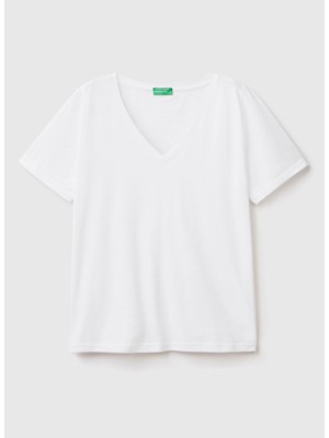 Benetton V Yaka Düz Beyaz Kadın T-Shirt 3BVXD400H