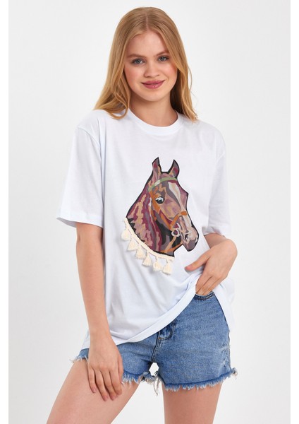 Püsküllü At Kafa Baskılı T-Shirt