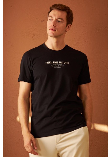Erkek Comfort Fit Baskılı Pamuklu Tişört Siyah Feel The Future MARS12