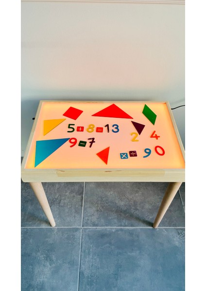 Bilmiş Çocuk Montessori Işıklı Etkinlik ve Oyun Masası (Ayaklı) 16 Renk Ahşap Light Table (45x65)