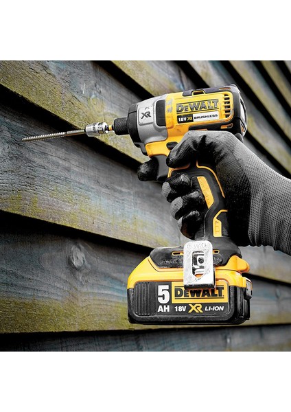 DCF887NT Darbeli Tornavida +2 x 5 Ah Akü +1 x Dolum Cihazı