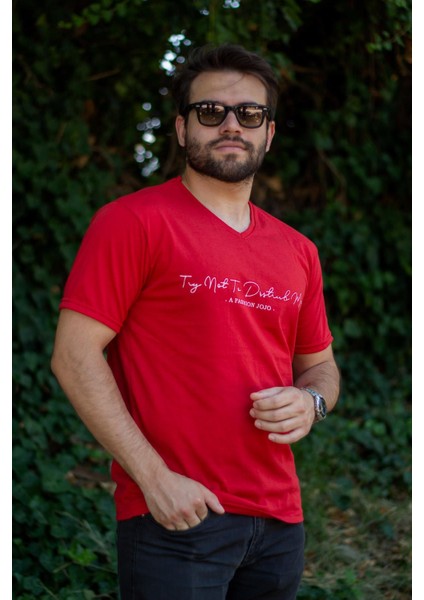 Erkek Kırmızı El Yazısı Imza Baskı Kısa Kollu V Yaka Erkek T-Shirt 23ETSHVYAZ