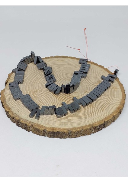 Hematit Taşı Dikdörtgen Çift Delikli Yarım Dizi 4,5*12 mm (36785) (18 cm Uzunluğundadır)