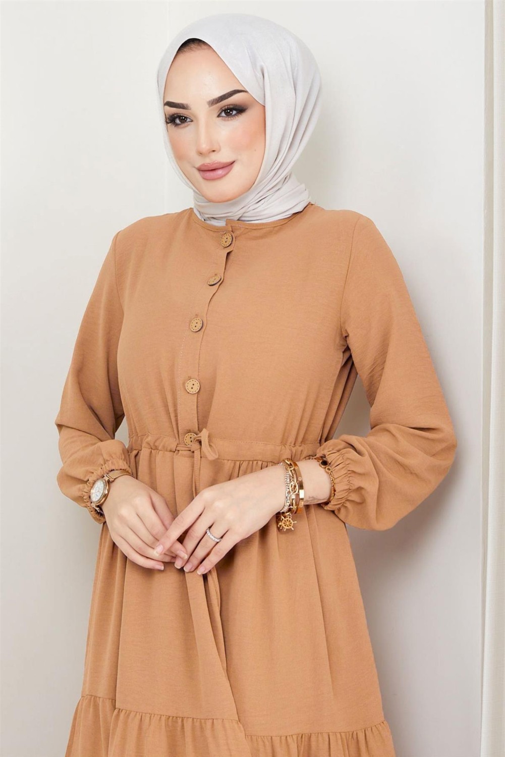 Hafsa Mina Büzgülü Düğmeli Ayrobin Elbise Camel görsel 2