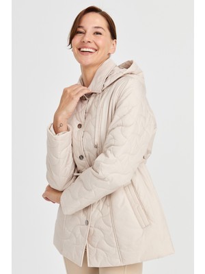 Desen Triko Kadın Kapüşonlu Beli Bağcıklı Kapitone Kaban Bej