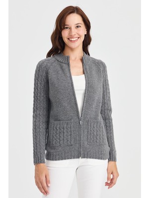 Desen Triko Kadın Dik Yaka Cebi ve Kolu Saç Örgü Yün Hırka Füme