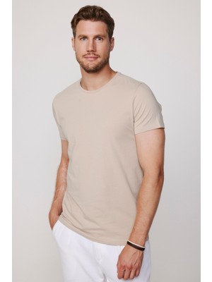 Tudors Erkek Slim Fit Dar Kesim Pamuklu Likralı Esnek Kumaş Basic Taş Renk Bisiklet Yaka Tişört
