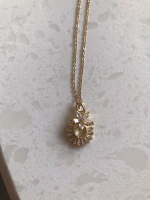 Gamze Butik Zirkon Taşlı Gold Renk Çiçekli Çelik Kolye