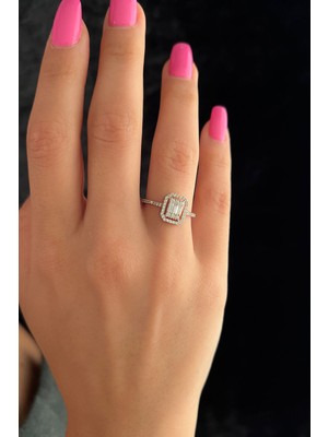 Fiyonk Kuyumculuk 14 Ayar Altın Baget Taşlı Yüzük Beyaz