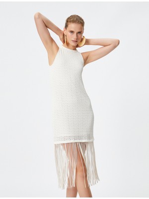 Koton Şahika Ercümen x Koton | Püsküllü Halter Yaka Ajurlu Elbise