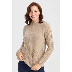 Desen Triko Kadın Dik Yaka Cebi ve Kolu Saç Örgü Yün Hırka K.bej
