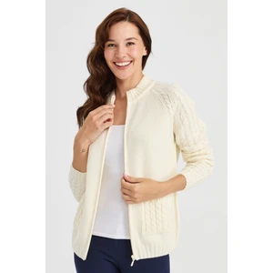 Desen Triko Kadın Dik Yaka Cebi ve Kolu Saç Örgü Yün Hırka Kemik