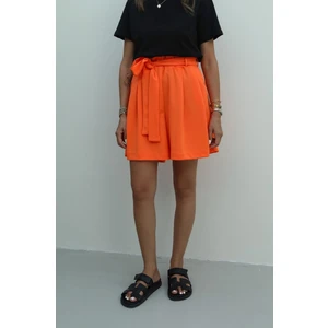 Turuncu Kuşaklı Şort