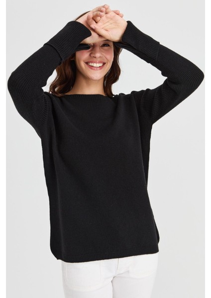 Kadın Sıfır Yaka Kolları Yırtmaçlı Kazak Siyah modelleri